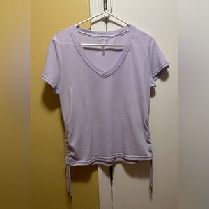 CALVIN KLEIN PERFORMANCE BREATHE LAVENDER SHORT SLEEVE T-SHIRT/ RUCHED SIDES (M)